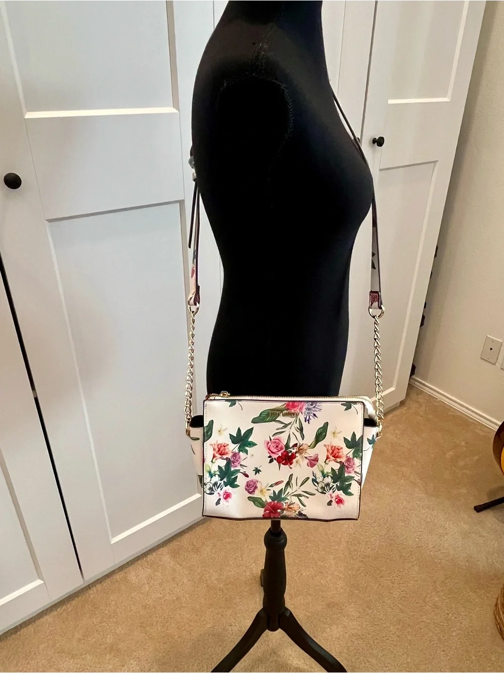 **SOLD** on another platform. 
NWOT Steve Madden White Floral Crossbody - Picture 6 of 16